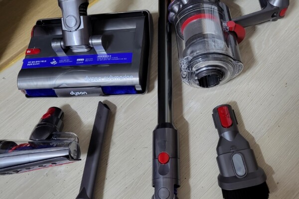 다이슨 청소기 구성품 사진
